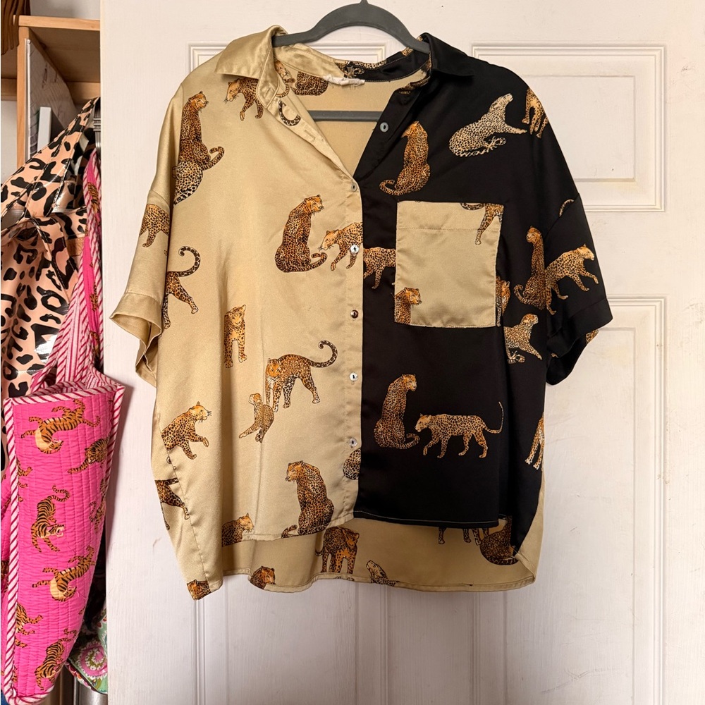 🚫SOLD DO NOT BUY🚫entro Two-Tone Leopard Button-Down Shirt - Black & Gold